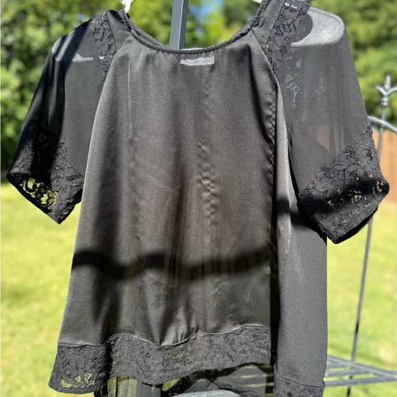 Warehouse Black Blouse with Lace & Accordian back design - Picture 1 of 4